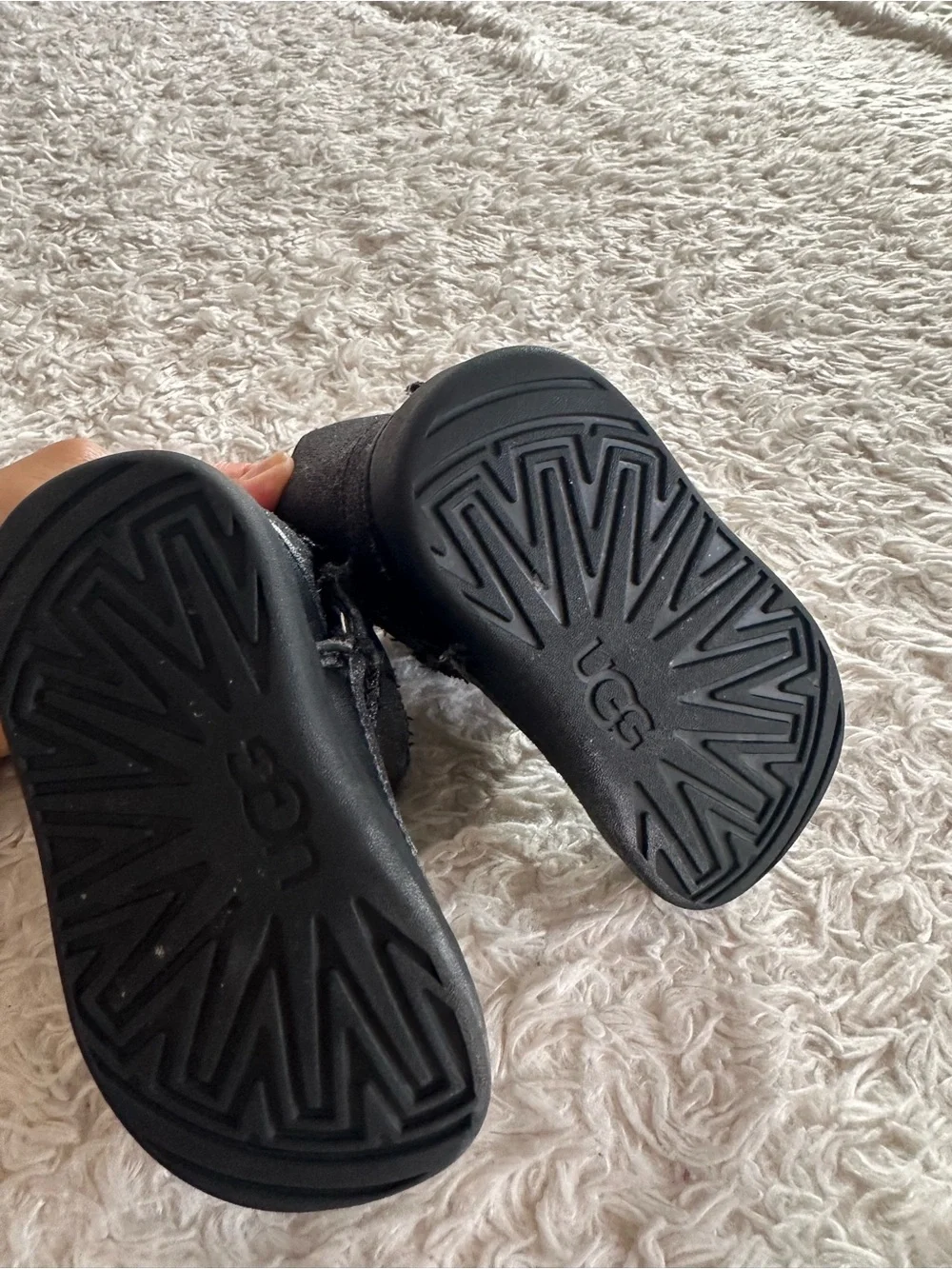 UGG Toddler / Infant Keelan Black Glitter Shimmer Boots Size 4/5 EUC